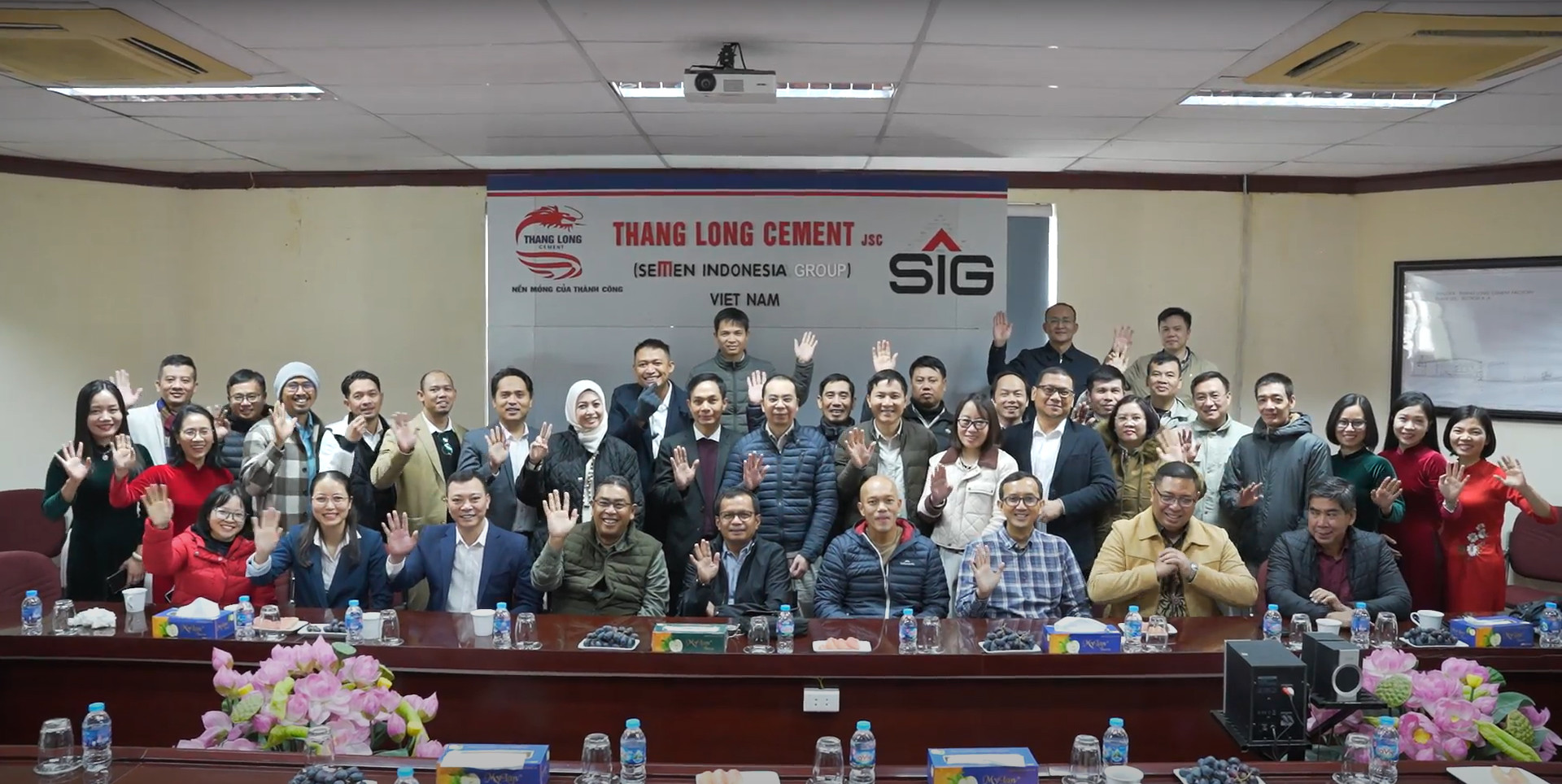 Ban Giám Đốc Tập Đoàn Semen Indonesia đã đến thăm và làm việc tại Nhà máy Xi măng Thăng